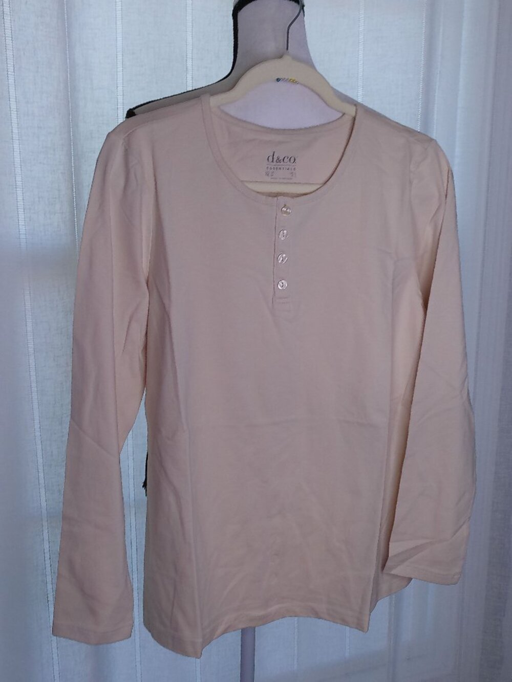 d&co. Long Sleeve Henley Cream Tee NWOT M